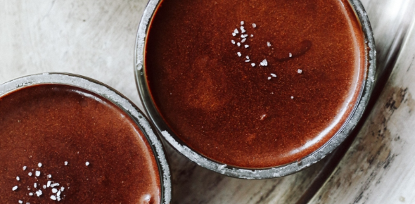 Mus czekoladowy z chrupiącym kadaif i pistacjowym akcentem